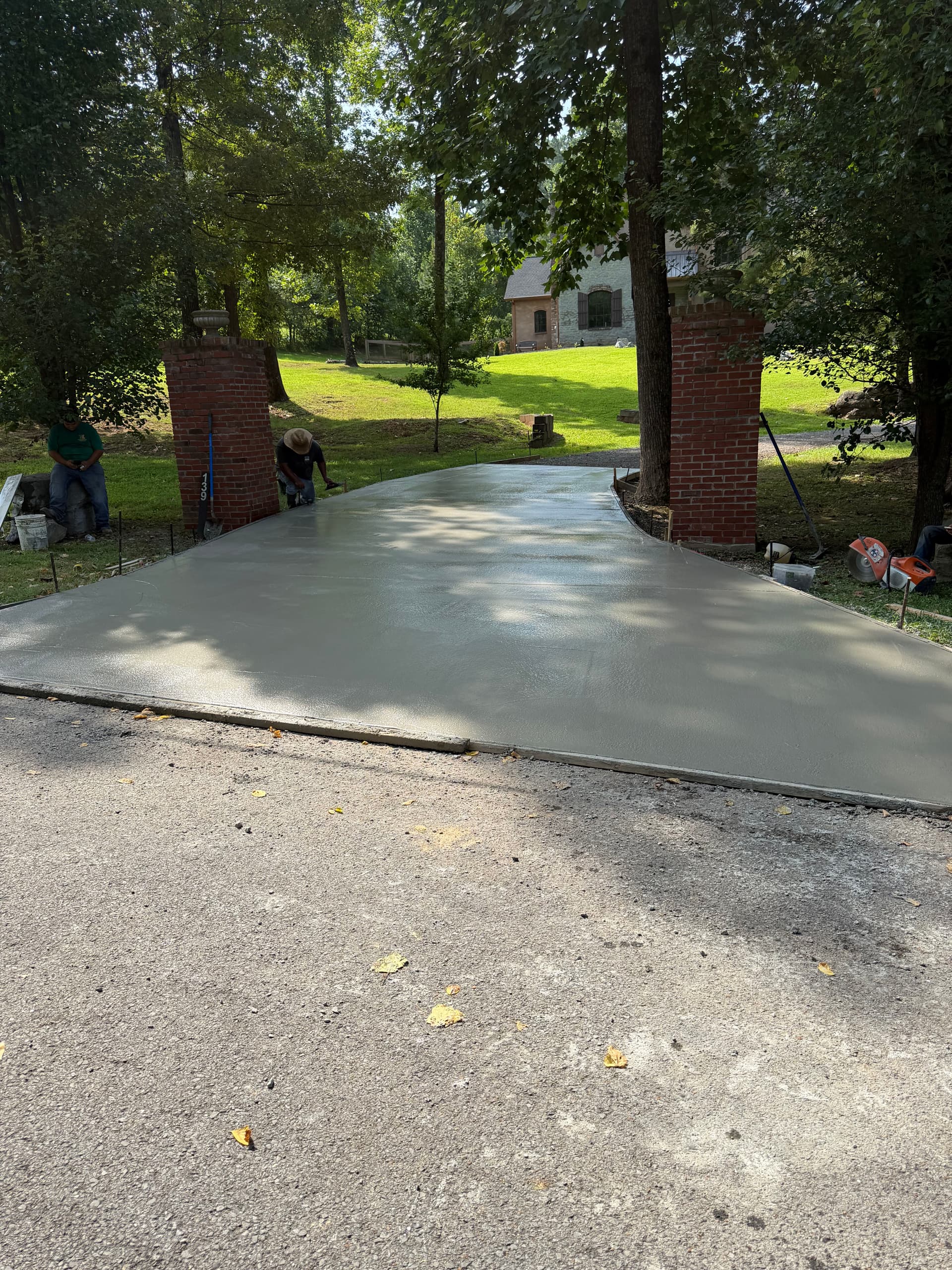 Gallery photos for New Concrete Driveway Poured in Dickson TN: Image #1